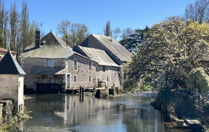 Maison VERTEUIL-SUR-CHARENTE (16510)  129 m2 263 150 € 