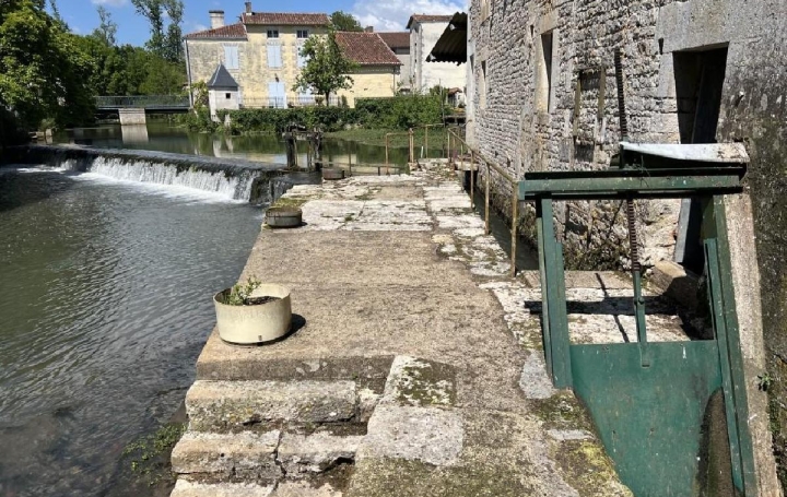 Maison VERTEUIL-SUR-CHARENTE (16510)  129 m2 263 150 € 