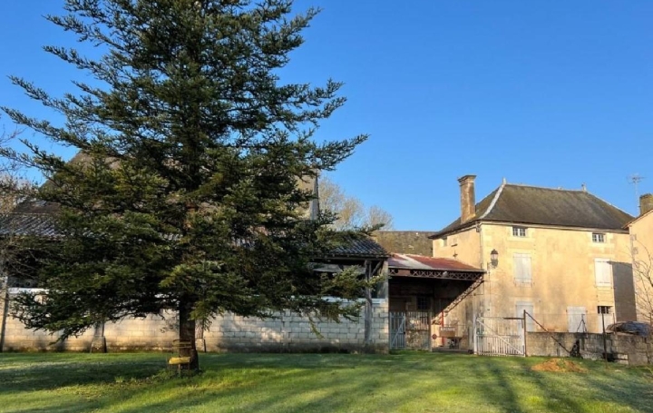 Maison VERTEUIL-SUR-CHARENTE (16510)  129 m2 263 150 € 