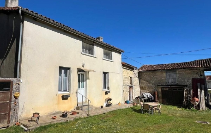 Maison RUFFEC (16700)  100 m2 91 350 € 