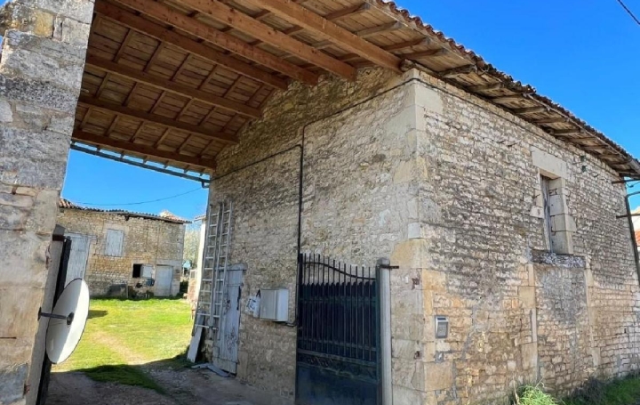 Maison RUFFEC (16700)  100 m2 91 350 € 