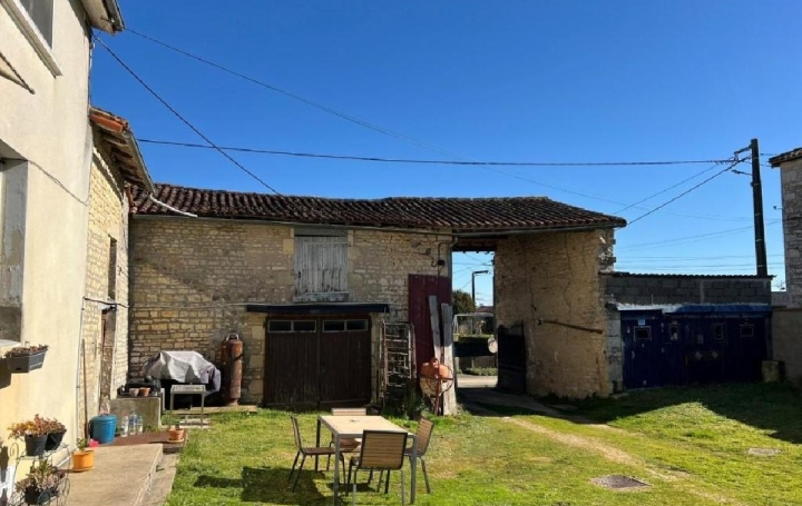 Maison RUFFEC (16700)  100 m2 91 350 € 