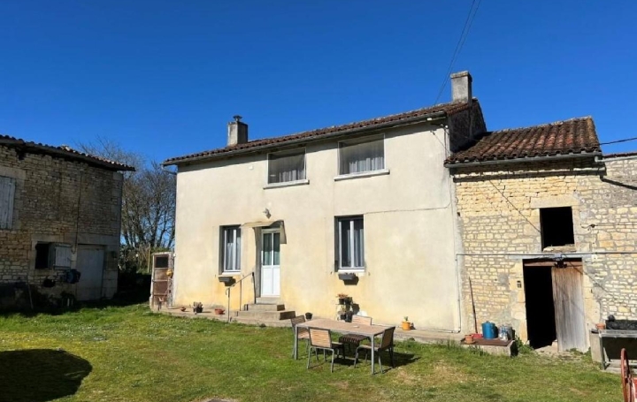 Maison RUFFEC (16700)  100 m2 91 350 € 