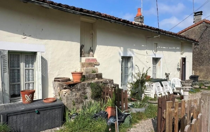 Maison RUFFEC (16700)  56 m2 55 000 € 