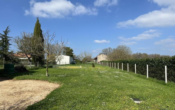 Maison RUFFEC (16700)  190 m2 159 570 € 