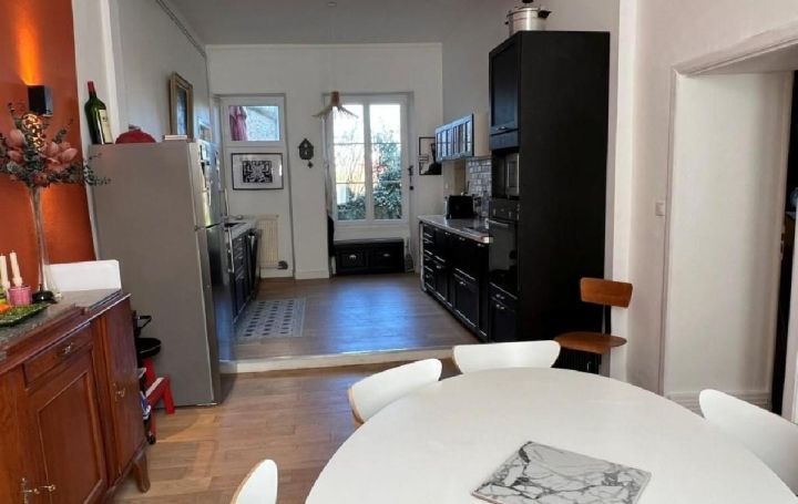 Maison RUFFEC (16700)  455 m2 442 100 € 