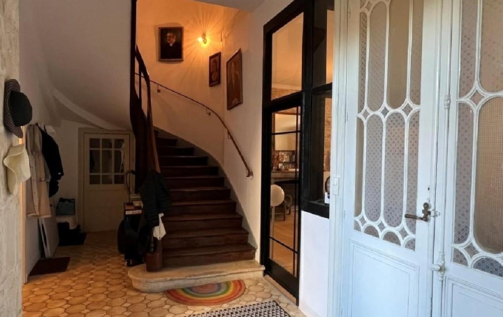 Maison RUFFEC (16700)  455 m2 442 100 € 