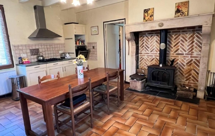 Maison CIVRAY (86400)  172 m2 139 350 € 