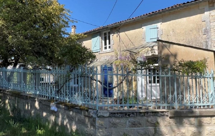 Maison RUFFEC (16700)  187 m2 196 800 € 