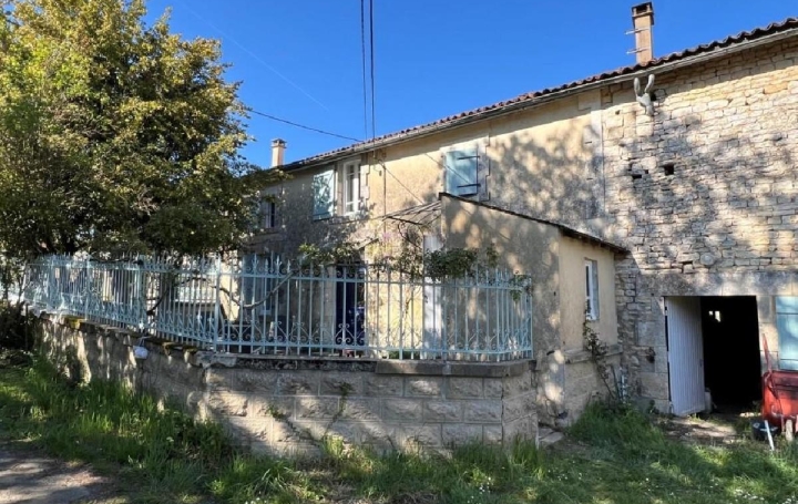 Maison RUFFEC (16700)  187 m2 196 800 € 