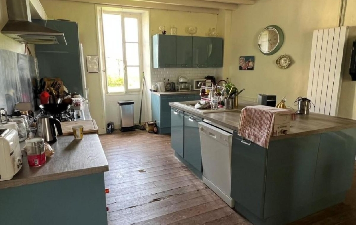 Maison RUFFEC (16700)  187 m2 196 800 € 