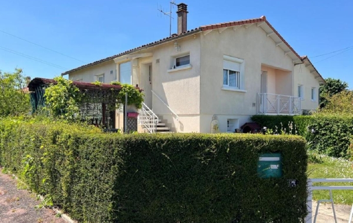 Maison RUFFEC (16700)  85 m2 129 000 € 