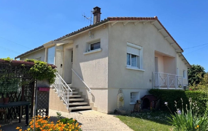 Maison RUFFEC (16700)  85 m2 129 000 € 