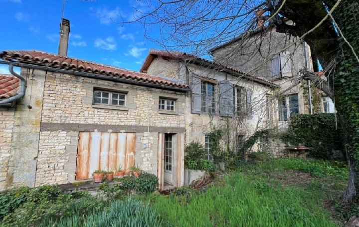 Maison RUFFEC (16700)  173 m2 125 530 € 
