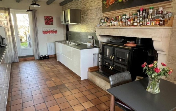 Maison RUFFEC (16700)  218 m2 224 950 € 