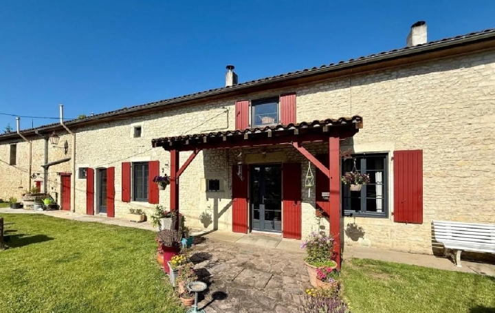 Maison RUFFEC (16700)  218 m2 224 950 € 