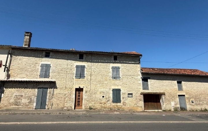 Maison RUFFEC (16700)  116 m2 58 000 € 
