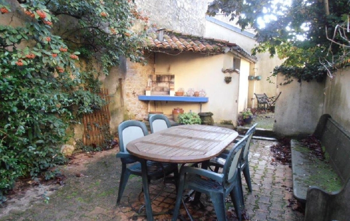 Maison RUFFEC (16700)  127 m2 129 500 € 