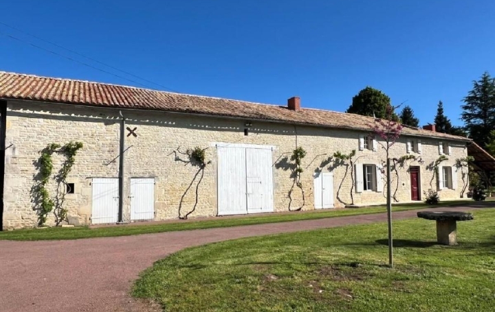 Maison SAUZE-VAUSSAIS (79190)  293 m2 394 725 € 