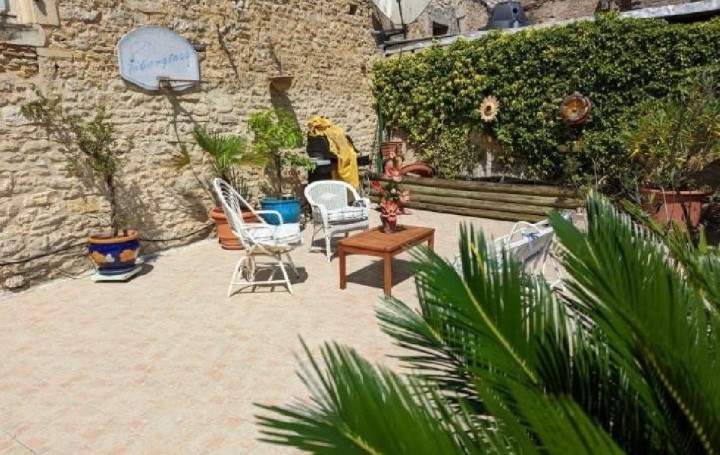 Maison RUFFEC (16700)  212 m2 150 500 € 