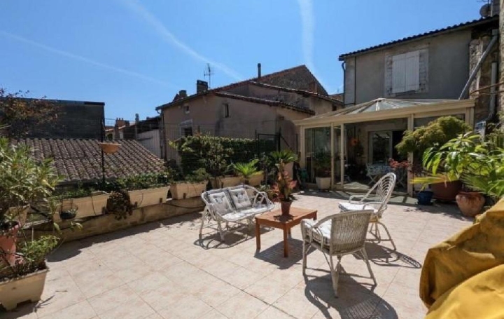 Maison RUFFEC (16700)  212 m2 150 500 € 