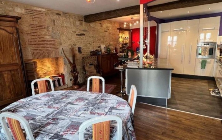 Maison RUFFEC (16700)  212 m2 150 500 € 