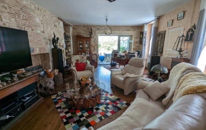 Maison RUFFEC (16700)  212 m2 150 500 € 