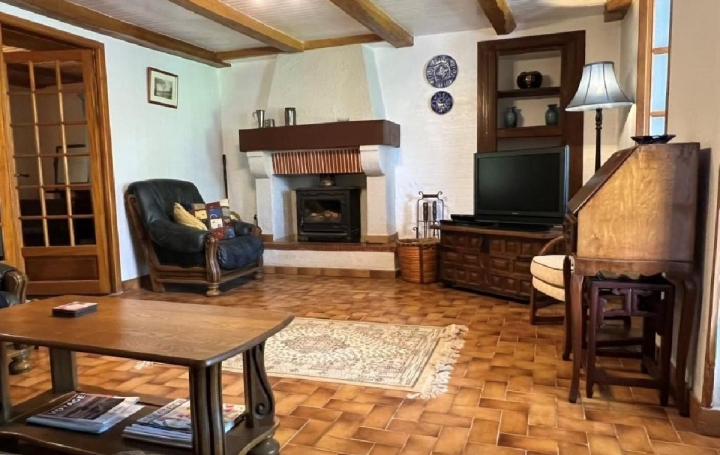 Maison CHEF-BOUTONNE (79110)  147 m2 117 000 € 