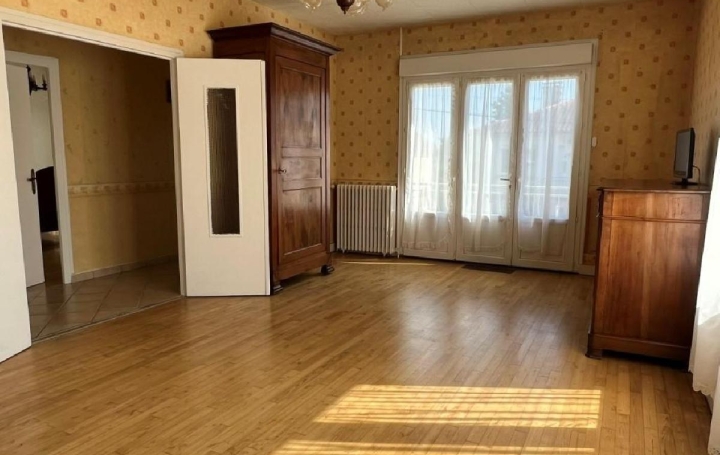 Maison RUFFEC (16700)  131 m2 164 890 € 