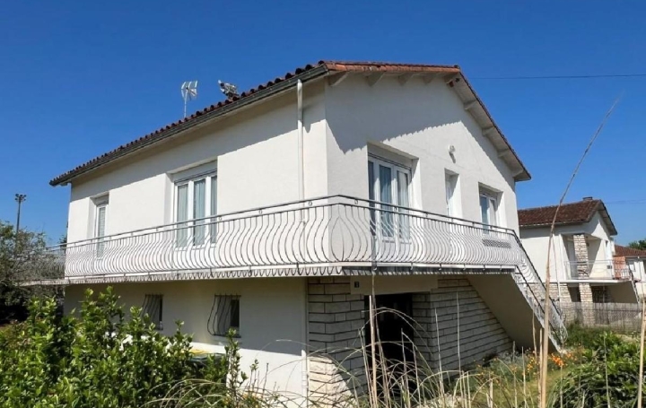 Maison RUFFEC (16700)  131 m2 164 890 € 
