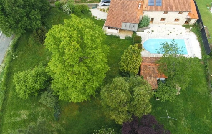 Réseau Immo-diffusion : Maison  SAINT-CLAUD  165 m2 168 420 € 