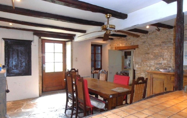 Maison LEZAY (79120)  180 m2 234 000 € 