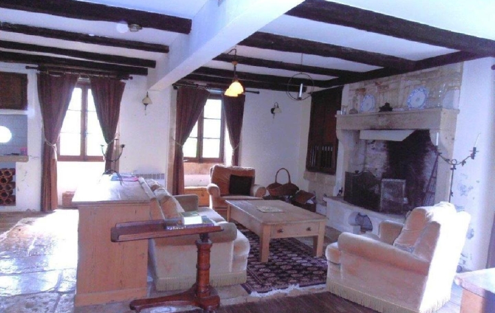 Maison LEZAY (79120)  180 m2 234 000 € 