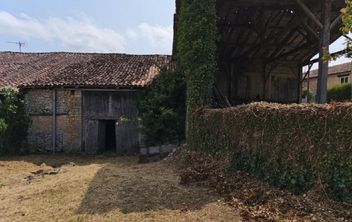 Maison SAINT-CLAUD (16450)  99 m2 86 000 € 