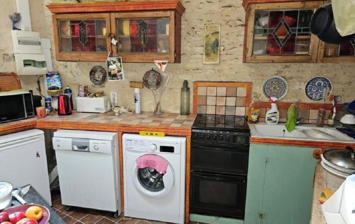 Maison SAINT-CLAUD (16450)  99 m2 86 000 € 