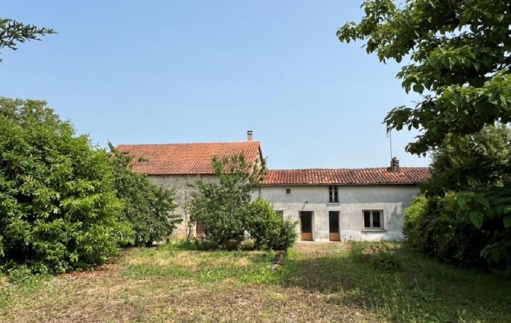 Maison RUFFEC (16700)  162 m2 112 900 € 