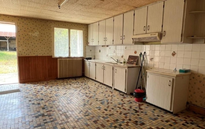 Maison RUFFEC (16700)  162 m2 112 900 € 