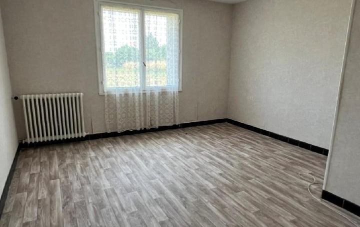 Maison RUFFEC (16700)  162 m2 112 900 € 