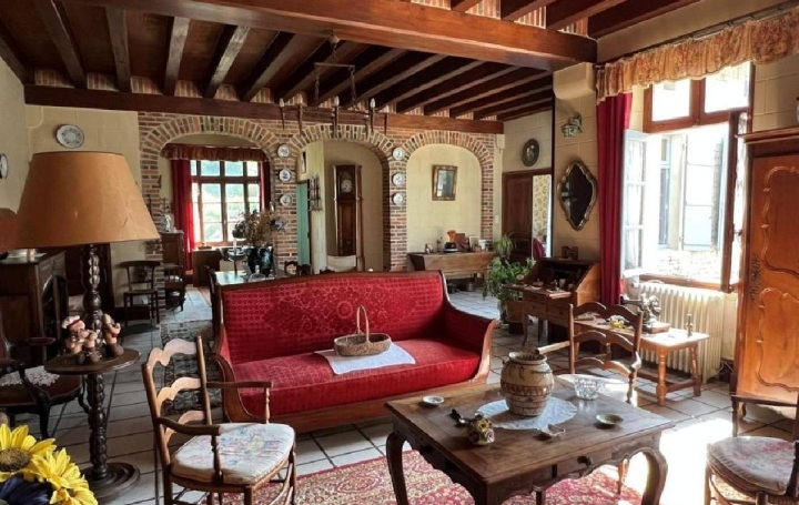 Maison RUFFEC (16700)  162 m2 157 400 € 