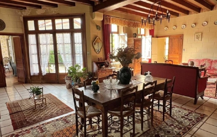 Maison RUFFEC (16700)  162 m2 157 400 € 