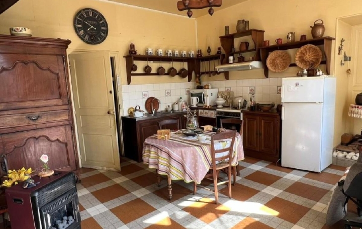 Maison RUFFEC (16700)  162 m2 157 400 € 