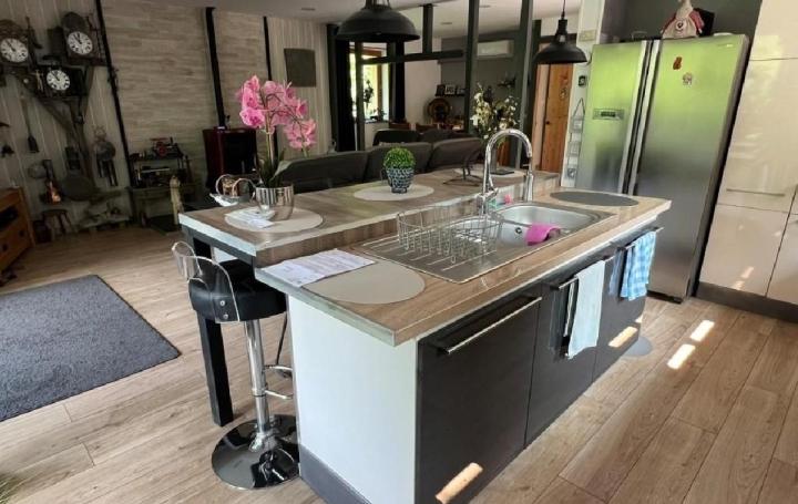 Maison NANTEUIL-EN-VALLEE (16700)  97 m2 187 000 € 