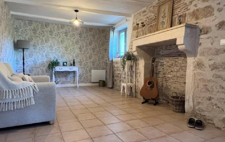 Maison NANTEUIL-EN-VALLEE (16700)  170 m2 255 300 € 
