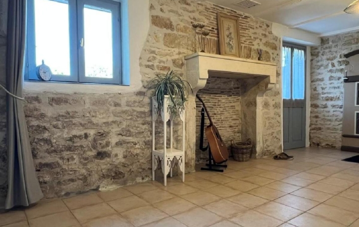 Maison NANTEUIL-EN-VALLEE (16700)  170 m2 255 300 € 