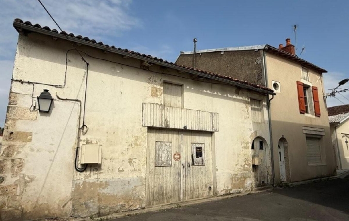 Maison RUFFEC (16700)  124 m2 99 950 € 