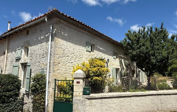 Maison AUNAC (16460)  168 m2 139 780 € 