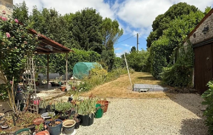 Maison AUNAC (16460)  168 m2 139 780 € 