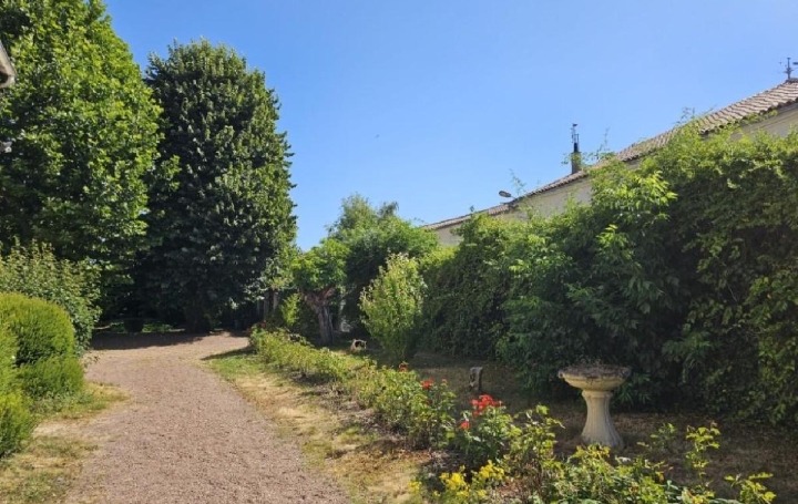 Maison VILLEFAGNAN (16240)  258 m2 185 000 € 