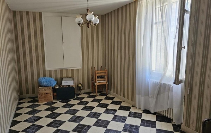 Maison VILLEFAGNAN (16240)  258 m2 185 000 € 