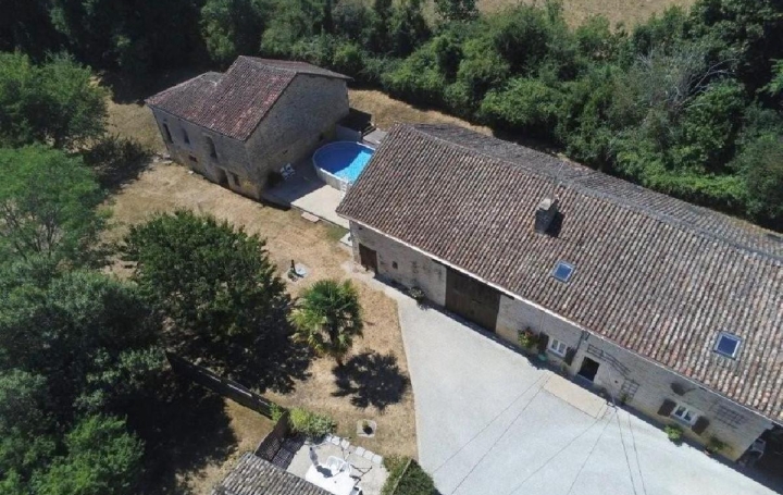 Maison CIVRAY (86400)  240 m2 249 950 € 